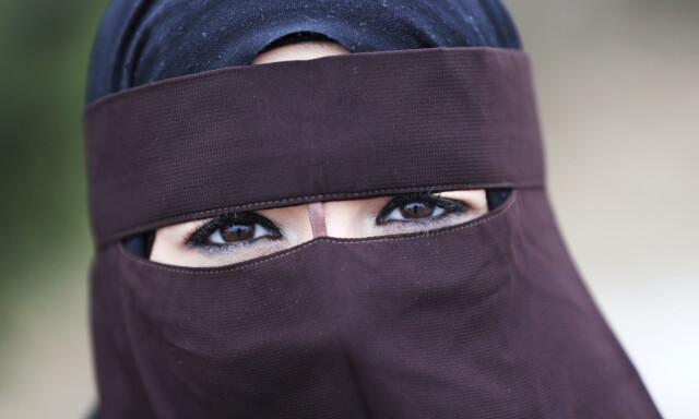 Danmark innfører forbud mot burka og nikab